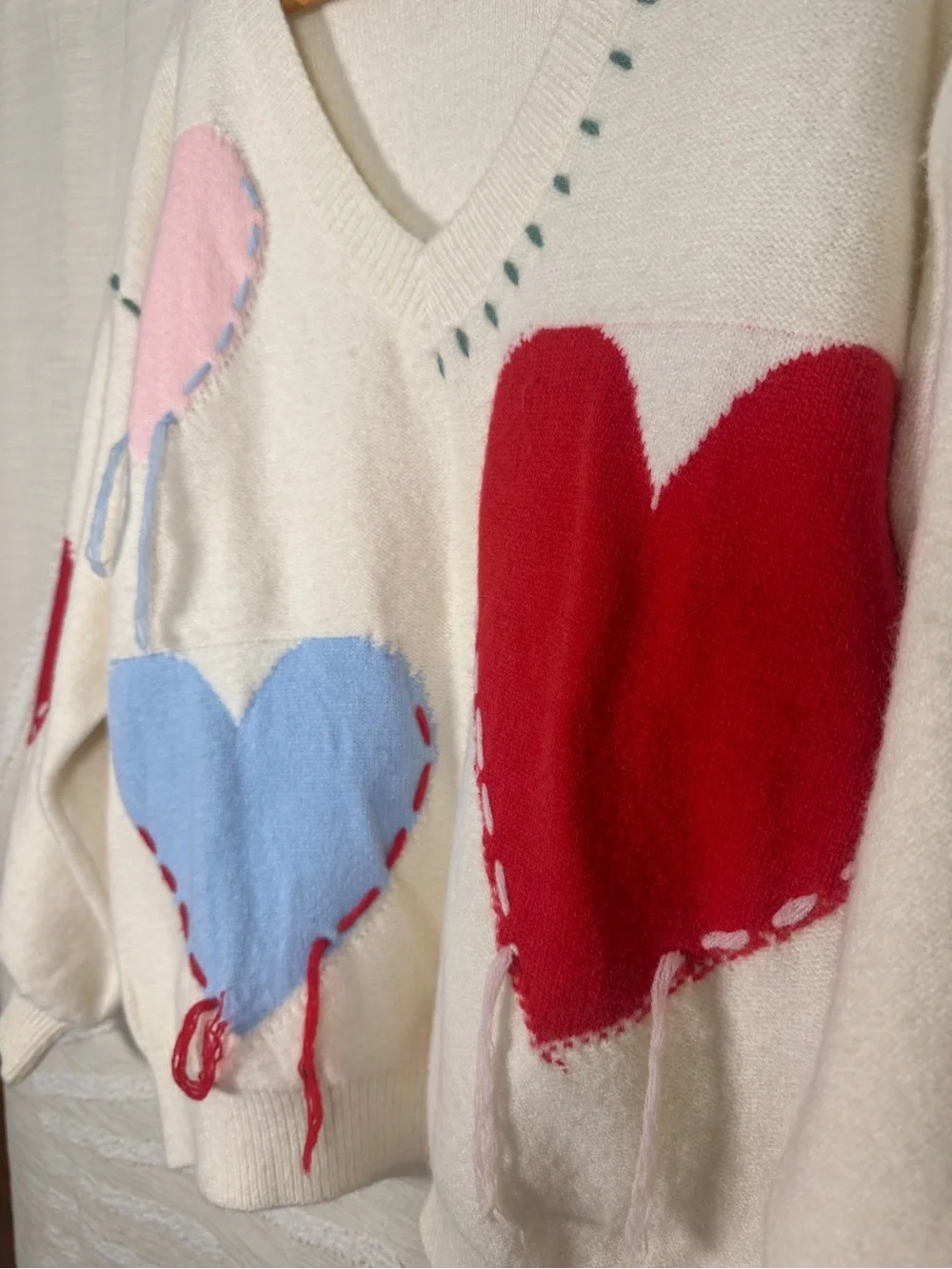 POL Women’s Small Cream Heart Appliqué Whipstitch Oversized V-Neck Sweater - Picture 4 of 7